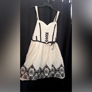 Hot Topic - Cream Roses Lace-Front Dress